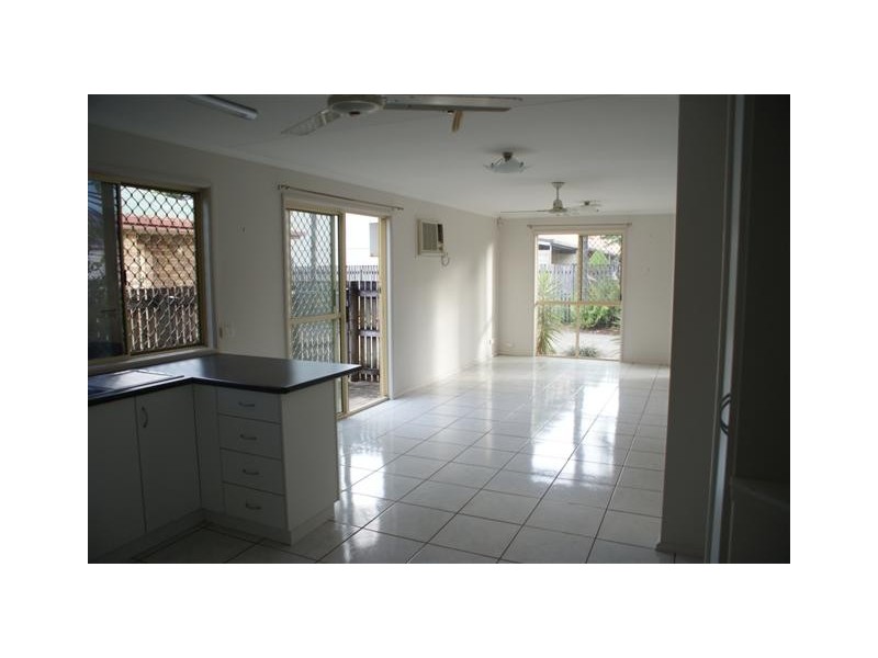 2/27 Romeo Street, South Mackay QLD 4740