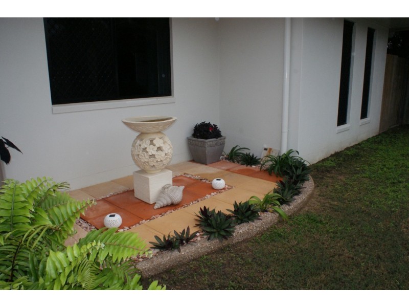 2/5 Mussett Court, Glenella QLD 4740