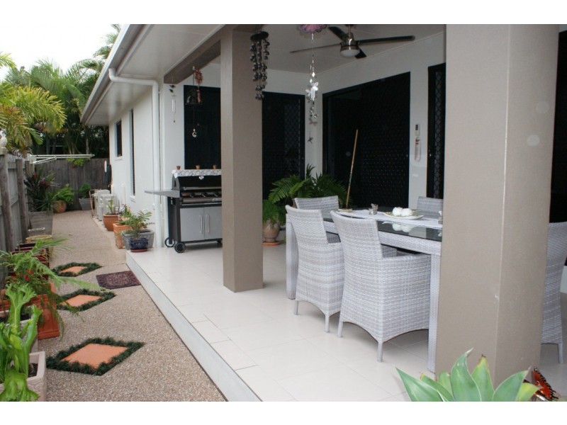 2/5 Mussett Court, Glenella QLD 4740