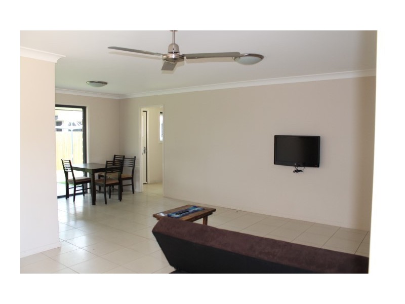 Unit 2/16 Cassia Court, Nebo QLD 4742