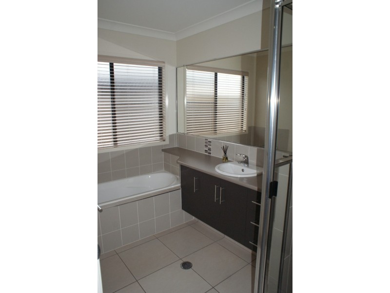 18 Vesta Lane, Ooralea QLD 4740