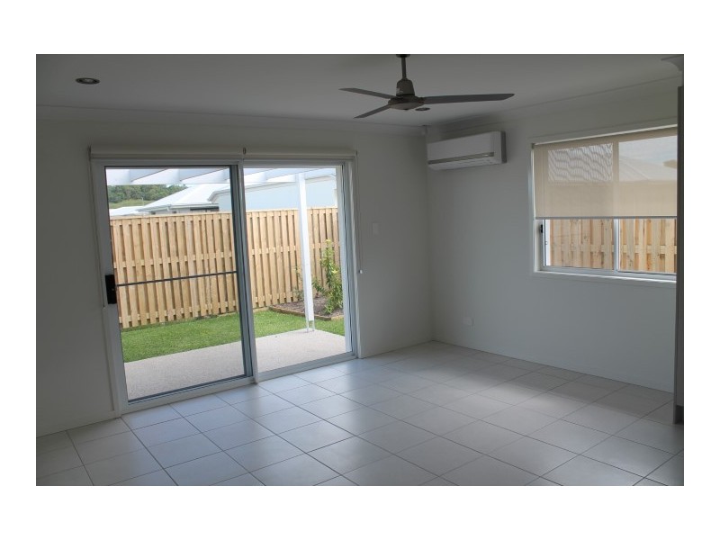 2/2 Burleigh Court, Blacks Beach QLD 4740