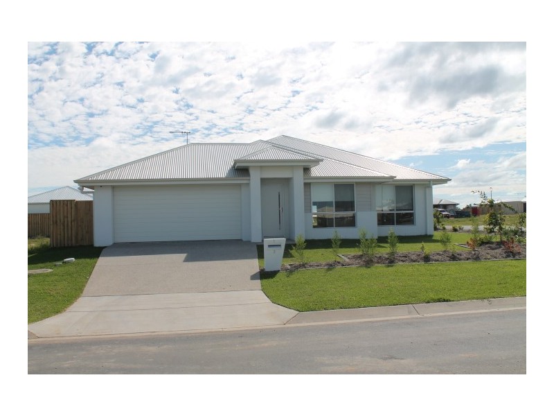 1/2 Burleigh Court, Blacks Beach QLD 4740