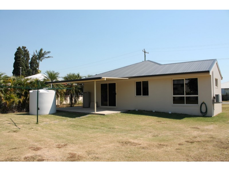 27 Pratt Street, South Mackay QLD 4740