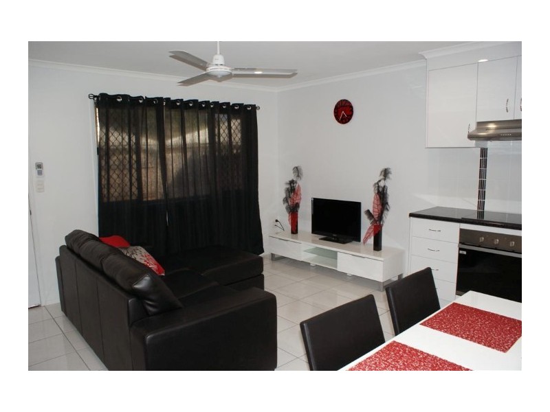 2/9 Stevenson St, South Mackay QLD 4740