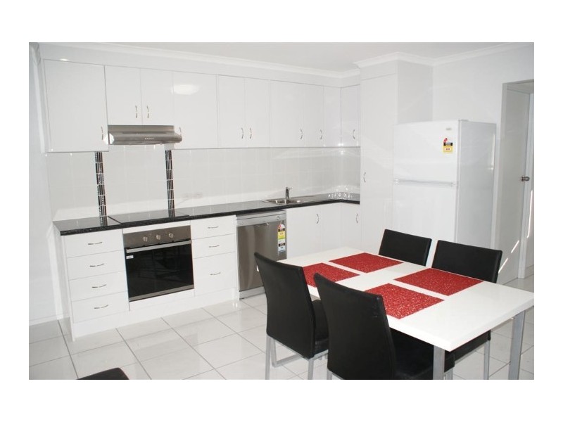 2/9 Stevenson St, South Mackay QLD 4740