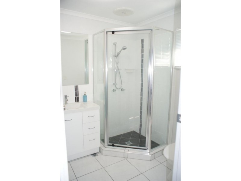 2/9 Stevenson St, South Mackay QLD 4740