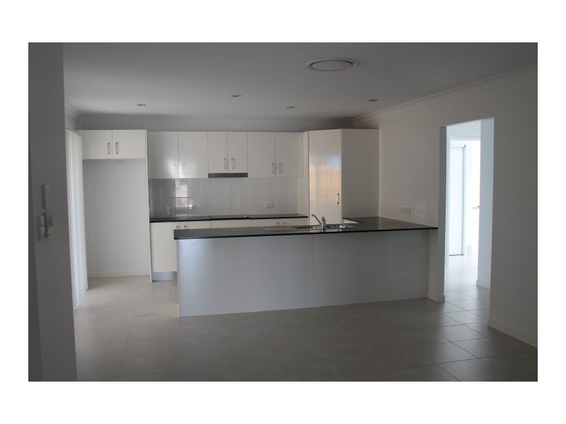18 Flintwood St, Rural View QLD 4740