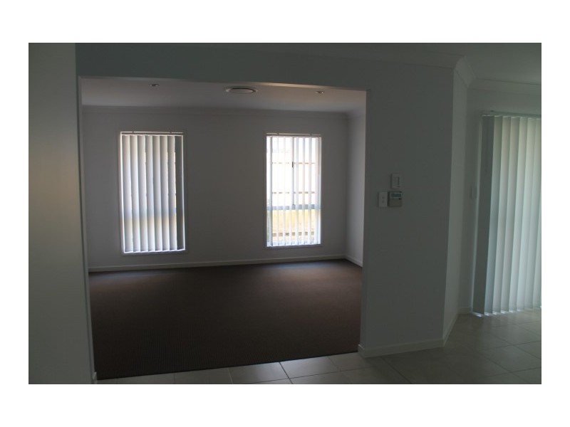 18 Flintwood St, Rural View QLD 4740