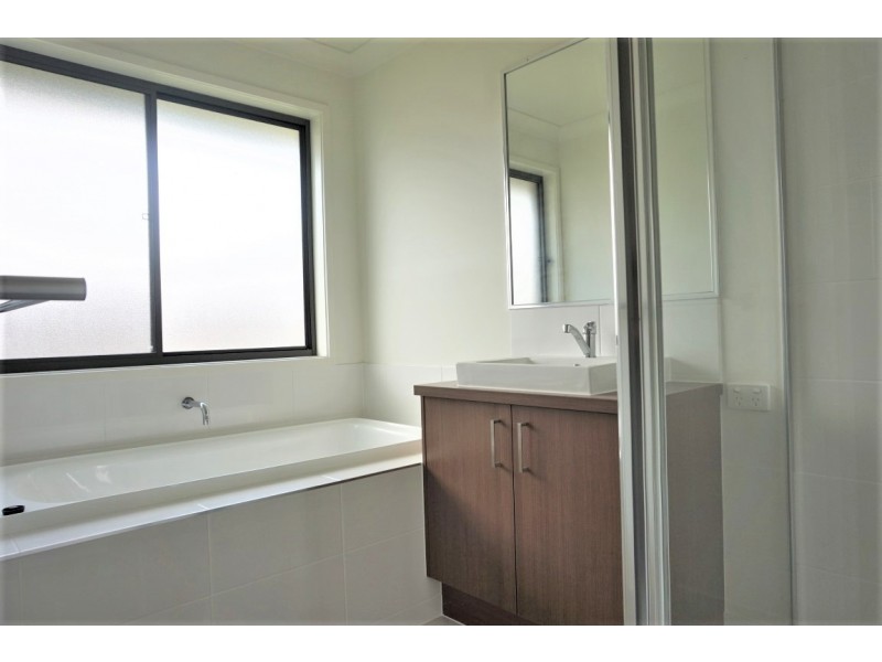24 Dobinson Street, Bucasia QLD 4750