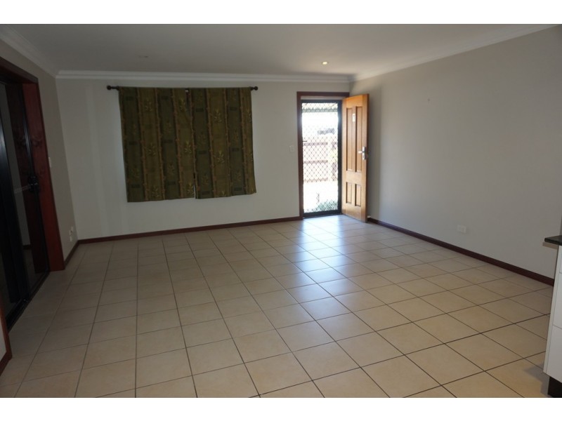 1/4 Symons Street, South Mackay QLD 4740