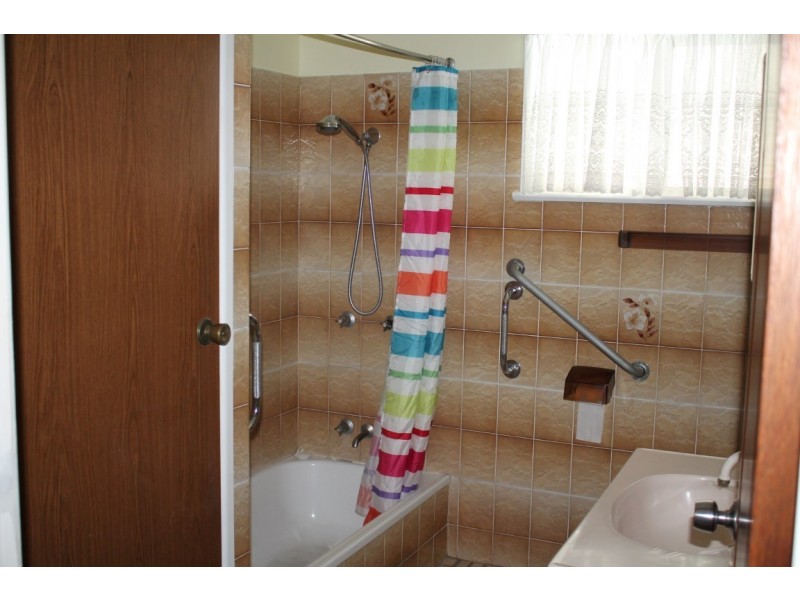 2 Bath Avenue, Ooralea QLD 4740