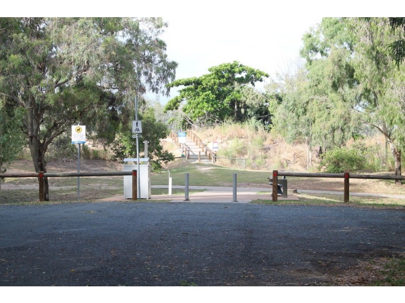 4-6 Williams Avenue, Bucasia QLD 4750
