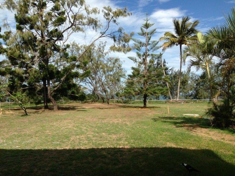 1/18 Owen Jenkins Drive, Sarina Beach QLD 4737