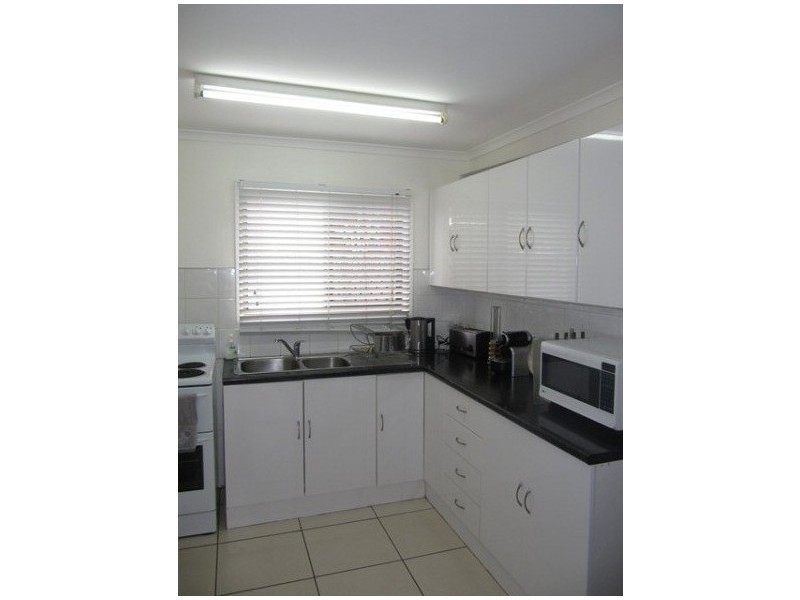 2/1 Cumberland Avenue, Slade Point QLD 4740