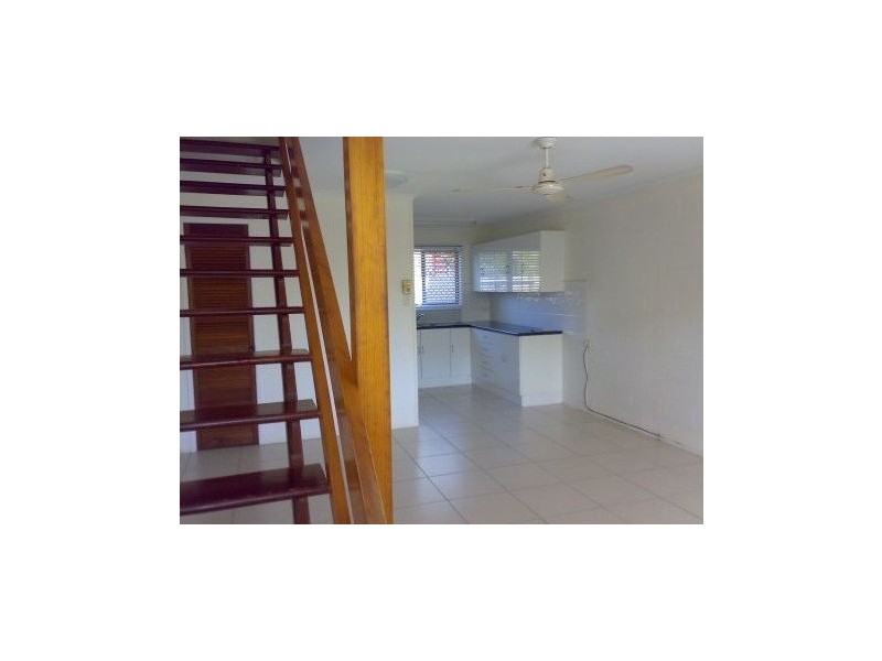 2/1 Cumberland Avenue, Slade Point QLD 4740