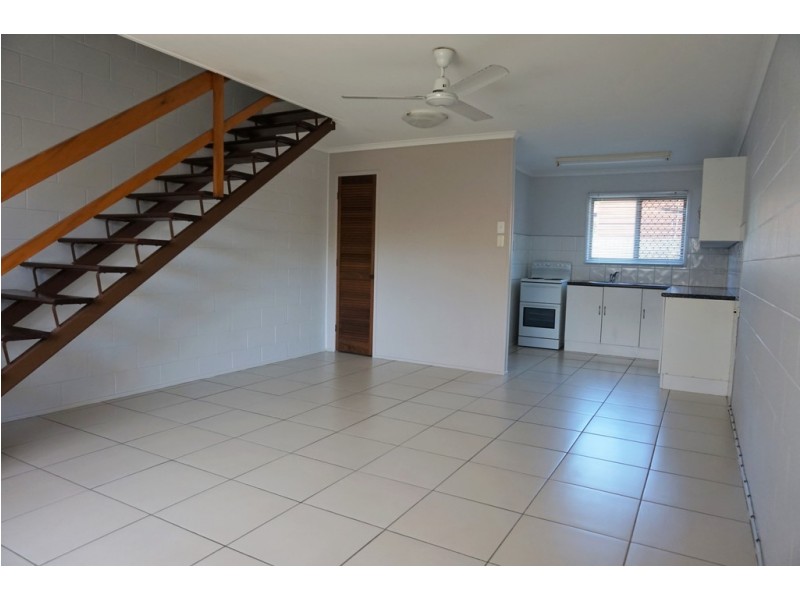 2/1 Cumberland Avenue, Slade Point QLD 4740