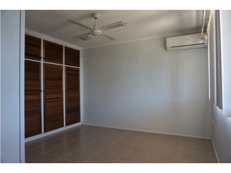 2/1 Cumberland Avenue, Slade Point QLD 4740