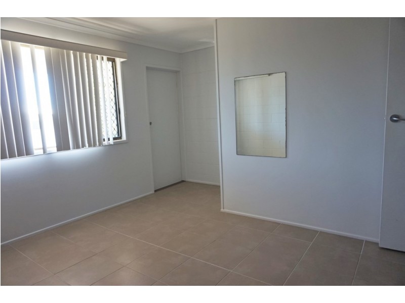 2/1 Cumberland Avenue, Slade Point QLD 4740