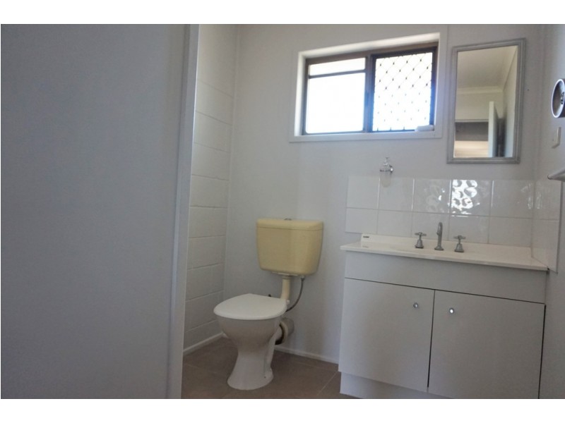 2/1 Cumberland Avenue, Slade Point QLD 4740