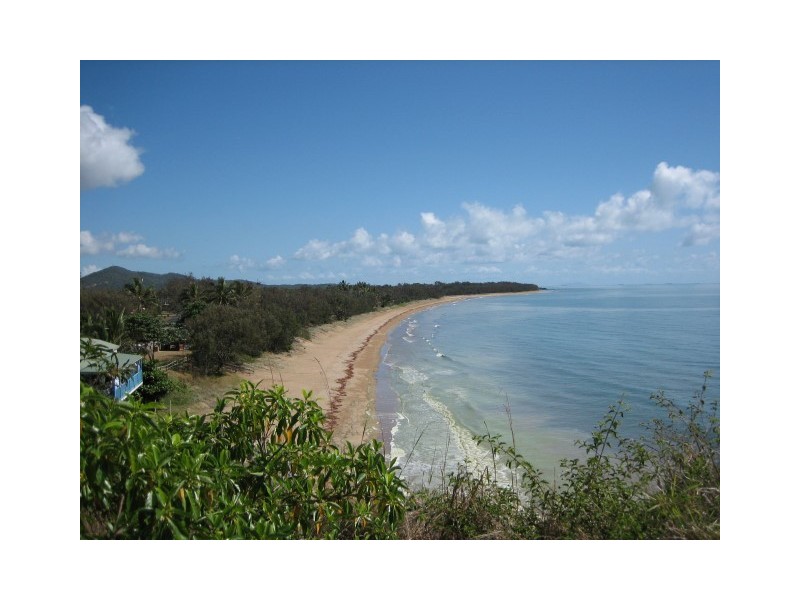 2/18 Owen Jenkins Drive, Sarina Beach QLD 4737