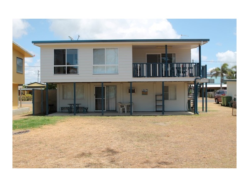 2/18 Owen Jenkins Drive, Sarina Beach QLD 4737