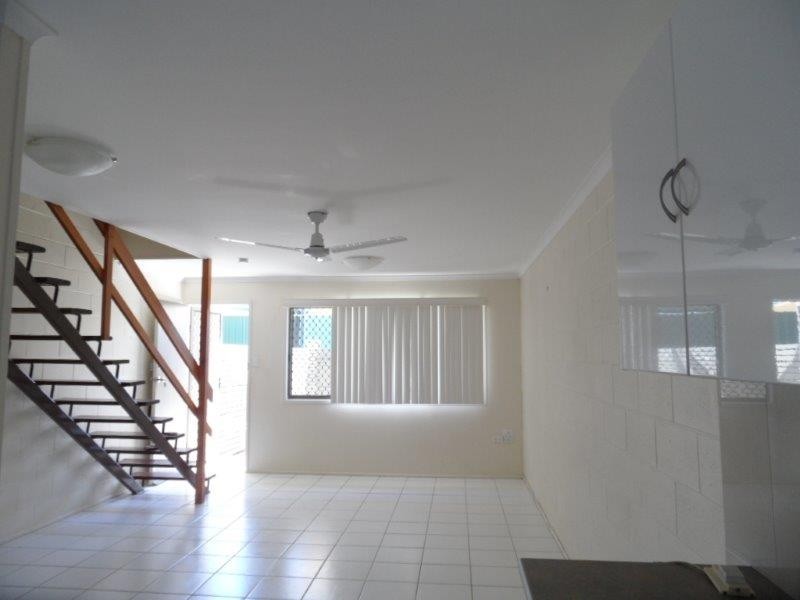 3/1 Cumberland Avenue, Slade Point QLD 4740