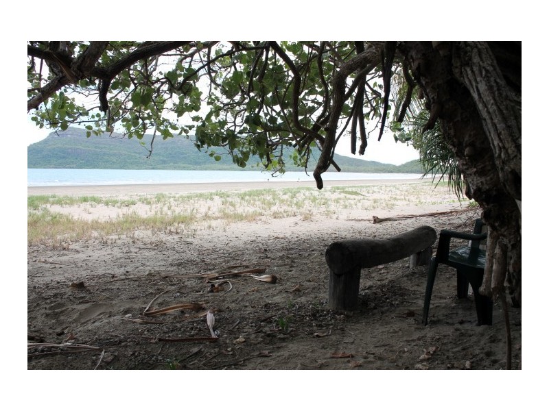 26 Ward Esplanade, Ball Bay QLD 4741