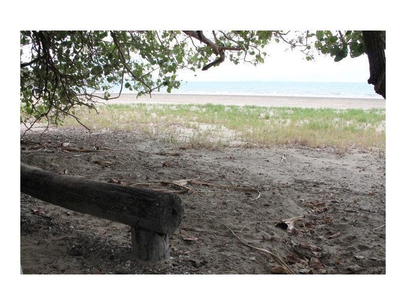 26 Ward Esplanade, Ball Bay QLD 4741