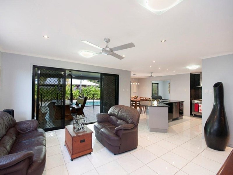 2 Friarbird Avenue, Blacks Beach QLD 4740