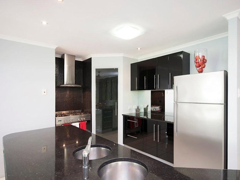 2 Friarbird Avenue, Blacks Beach QLD 4740
