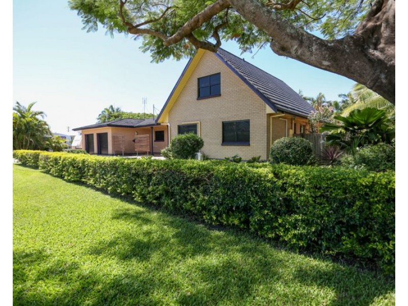 17 Churchill Avenue, Ooralea QLD 4740