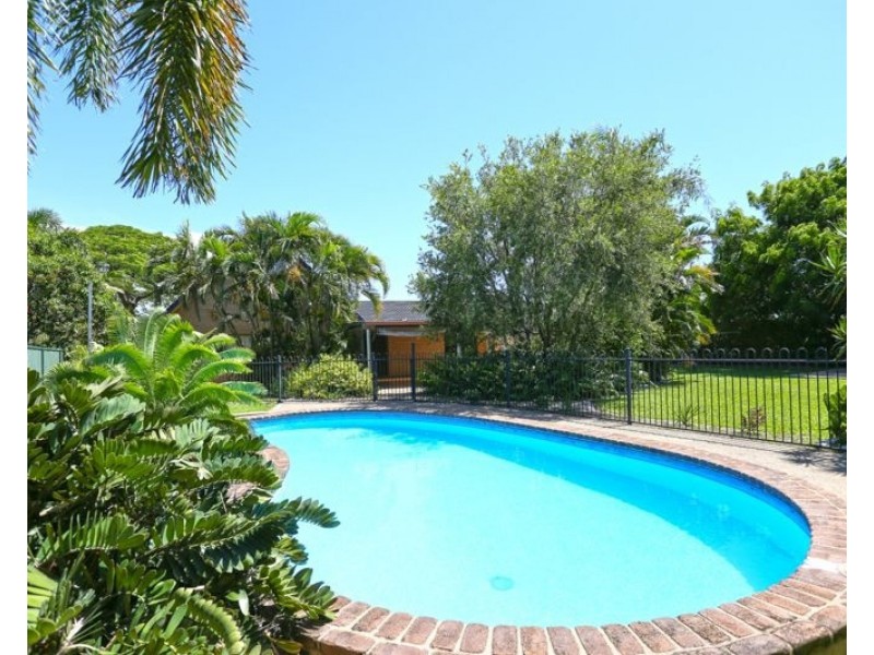 17 Churchill Avenue, Ooralea QLD 4740