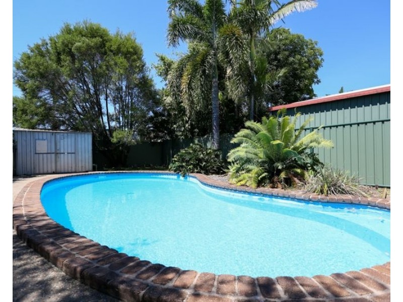 17 Churchill Avenue, Ooralea QLD 4740