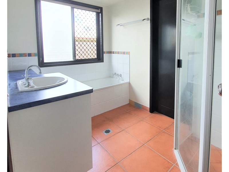 33 Wheeler Drive, Glenella QLD 4740