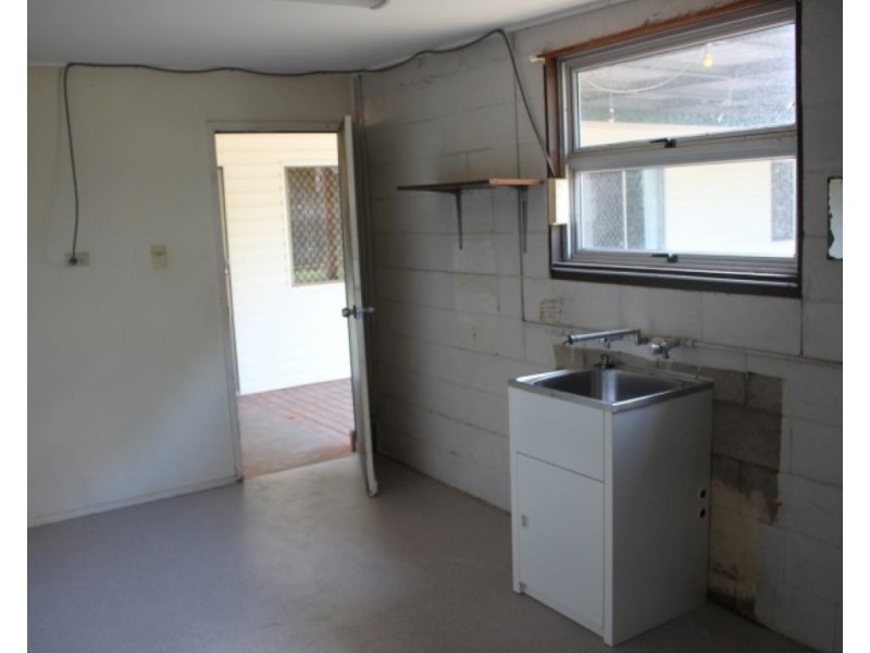 4 Quail Street, Slade Point QLD 4740