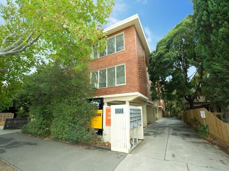 18 197 BRIGHTON ROAD, Elwood VIC 3184