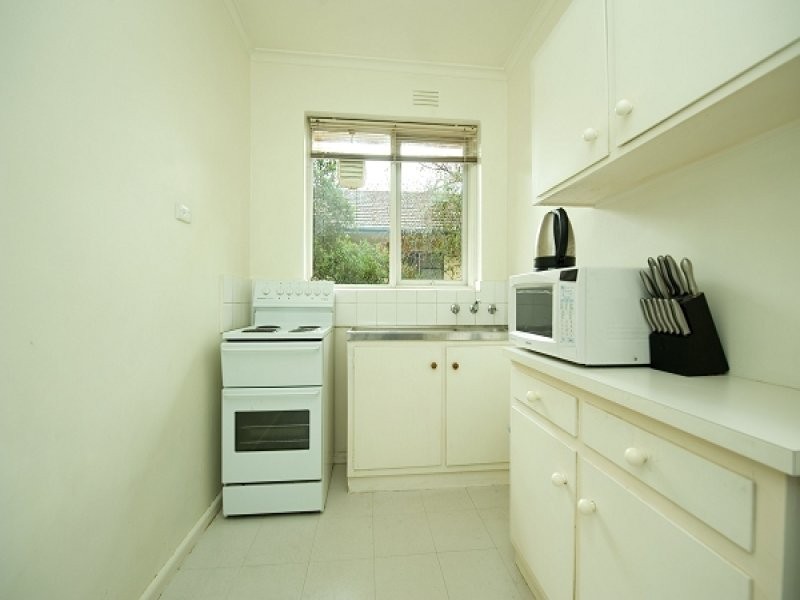 18 197 BRIGHTON ROAD, Elwood VIC 3184