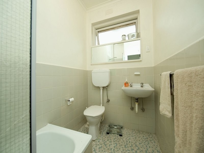 18 197 BRIGHTON ROAD, Elwood VIC 3184