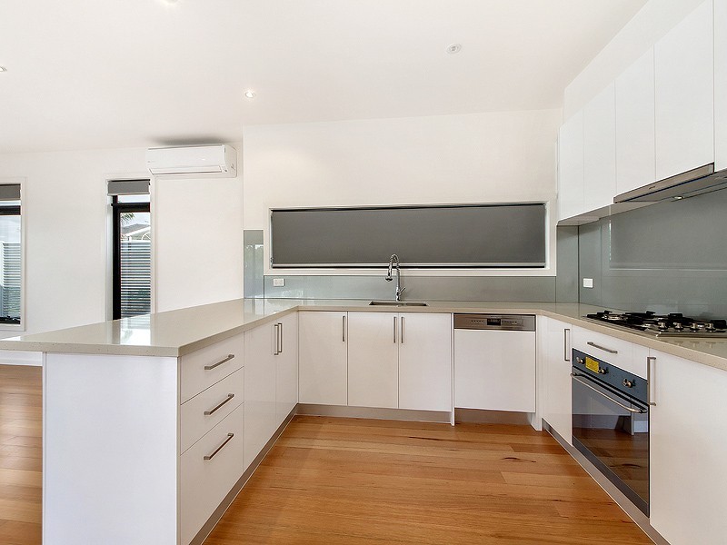 4/37 Hillside Grove, Airport West VIC 3042