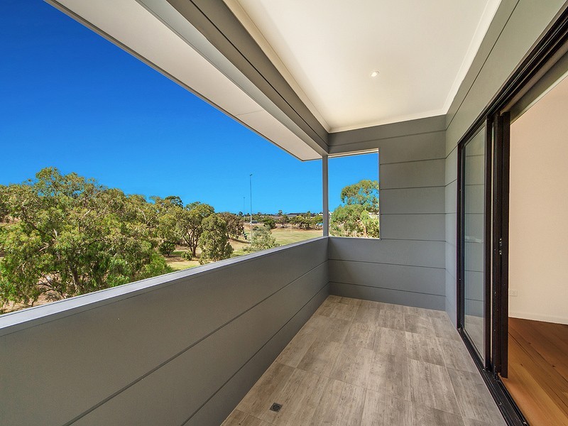 4/37 Hillside Grove, Airport West VIC 3042