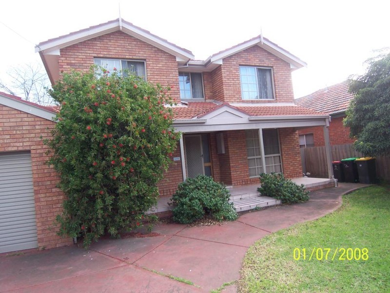 33 Glenview Road, Strathmore VIC 3041