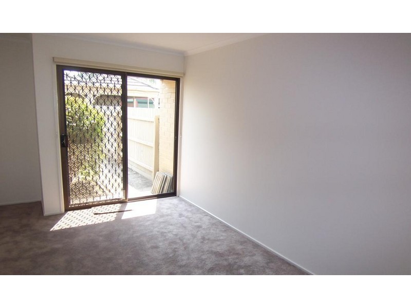 16 Liddy Street, Kensington VIC 3031