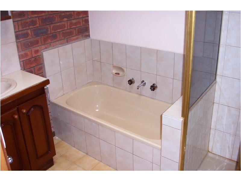 2/11 Callander Road, Pascoe Vale VIC 3044