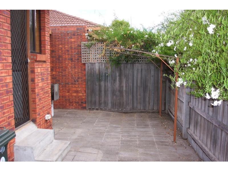 2/11 Callander Road, Pascoe Vale VIC 3044