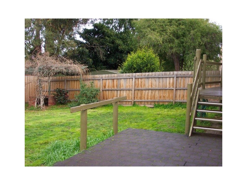 5 Pamela Ave, Keilor East VIC 3033