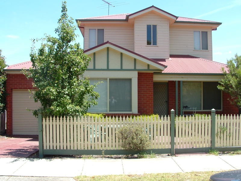 1/15 Station Road, Oak Park VIC 3046