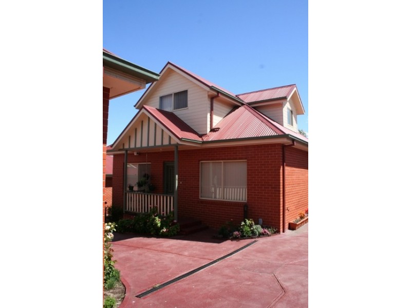 4/15  Station Road, Oak Park VIC 3046