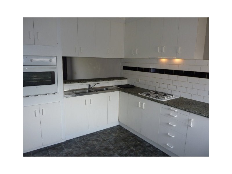 2/136 Hoffmans Road,, Essendon VIC 3040