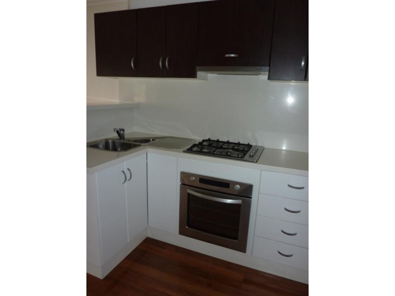 2/8 Weyburn Place, Avondale Heights VIC 3034